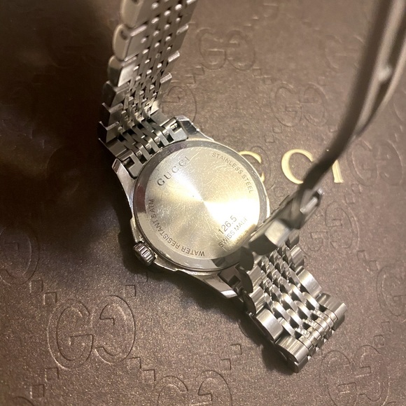 SOLD **GUCCI TIMELESS WATCH** - Picture 13 of 13